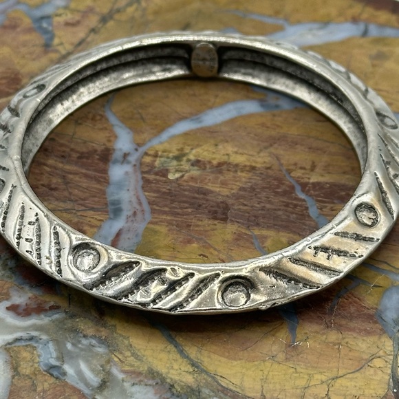 Robert Rose Bangle - Picture 14 of 15